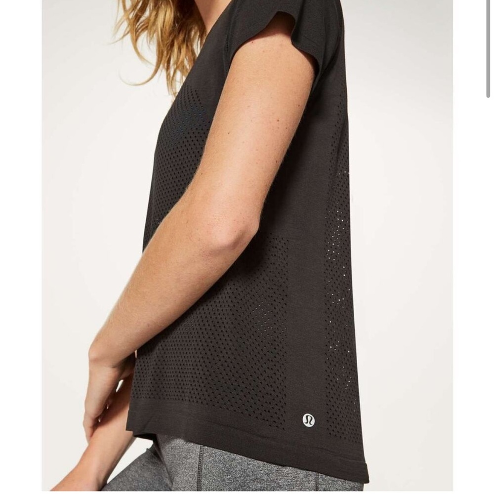 •LULULEMON• Breeze By Mesh Short Sleeve Shirt Ventilation Black